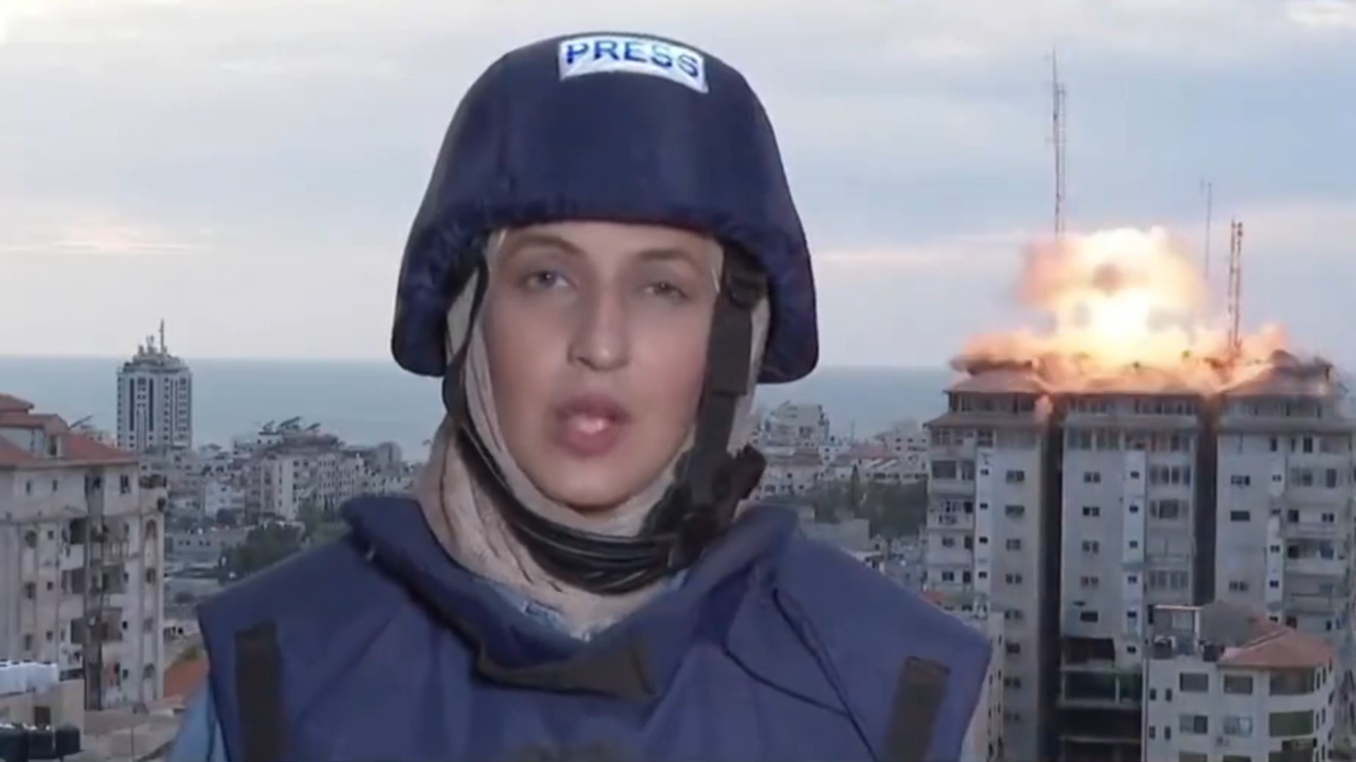 Repórter é surpreendida ao vivo por explosão de bomba em conflito entre Israel e o Hamas