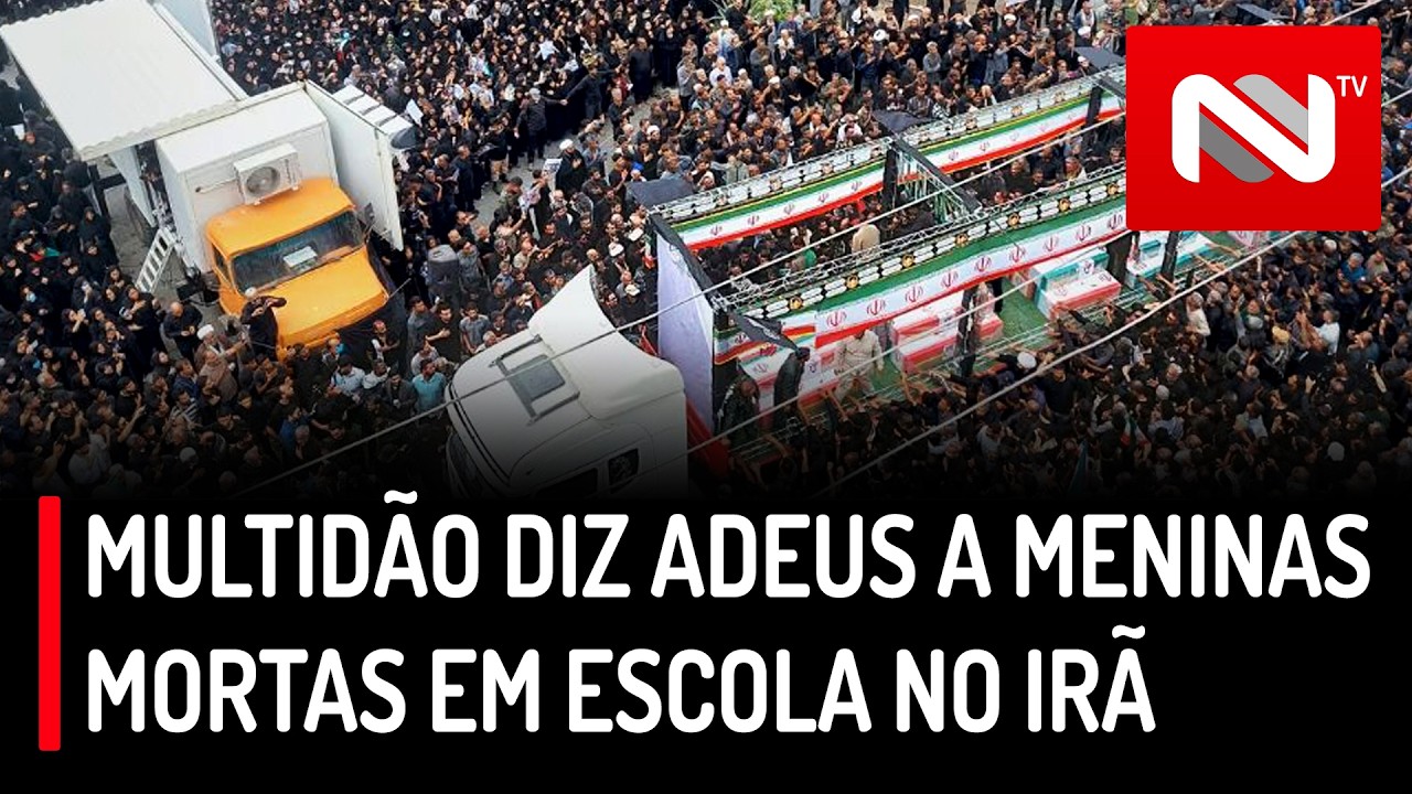 Multidão se despede de meninas mortas em ataque a escola no Irã