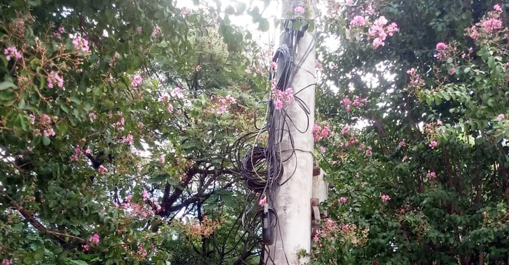 Fios e cabos baixos são rompidos e deixam empresas sem internet em Santa Rosa (RS)