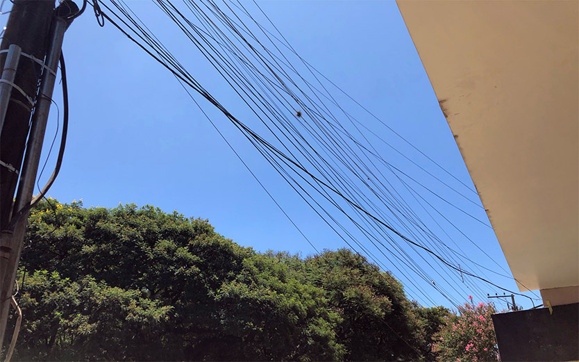 Fios e cabos baixos são rompidos e deixam empresas sem internet em Santa Rosa (RS)