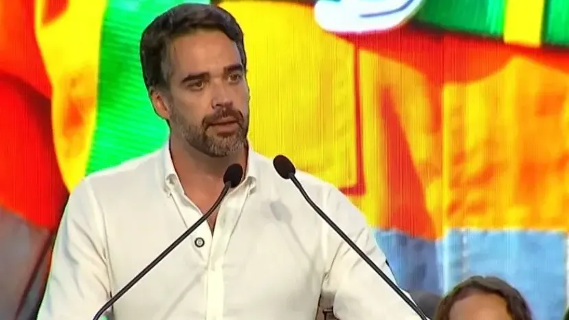 Eduardo Leite é vaiado em evento com Lula no RS e pede respeito