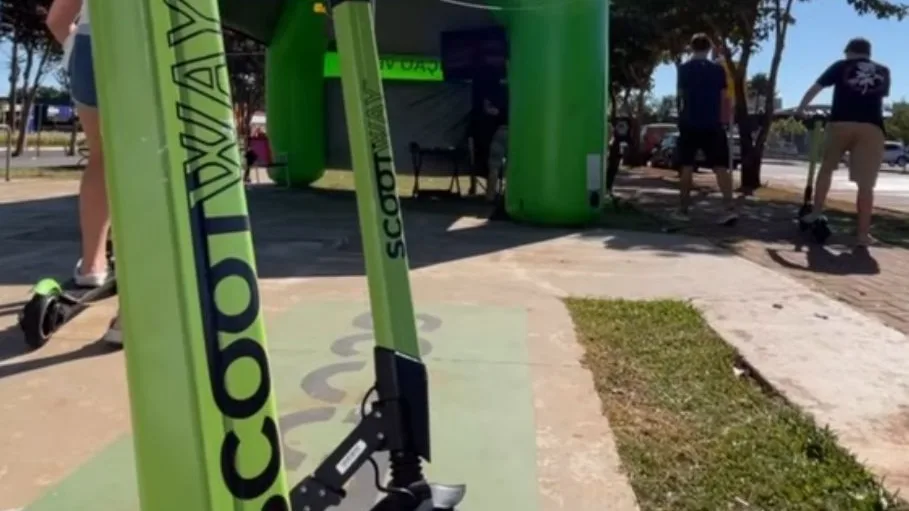Passeios de patinete elétrico são gratuitos neste domingo para testar aplicativo