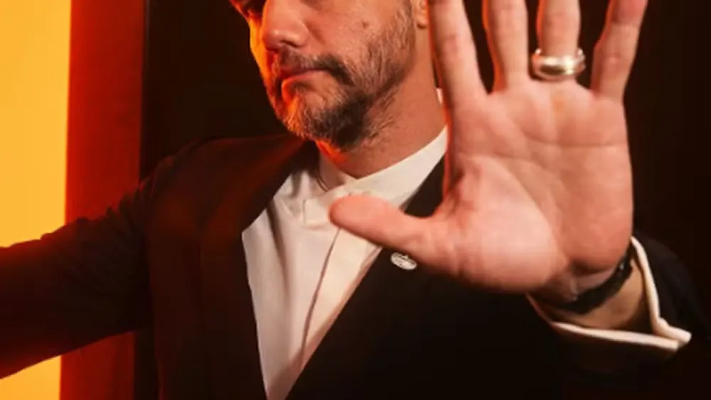 Brasileiros “invadem” perfil do Oscar após foto de Wagner Moura: “Não queremos posts, queremos estatuetas”