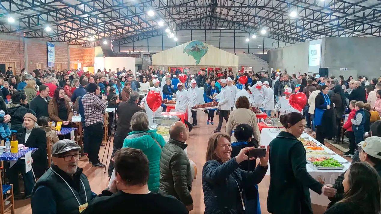 Rotary Club promove Festa do Leitão no Rolete em Santa Rosa, RS