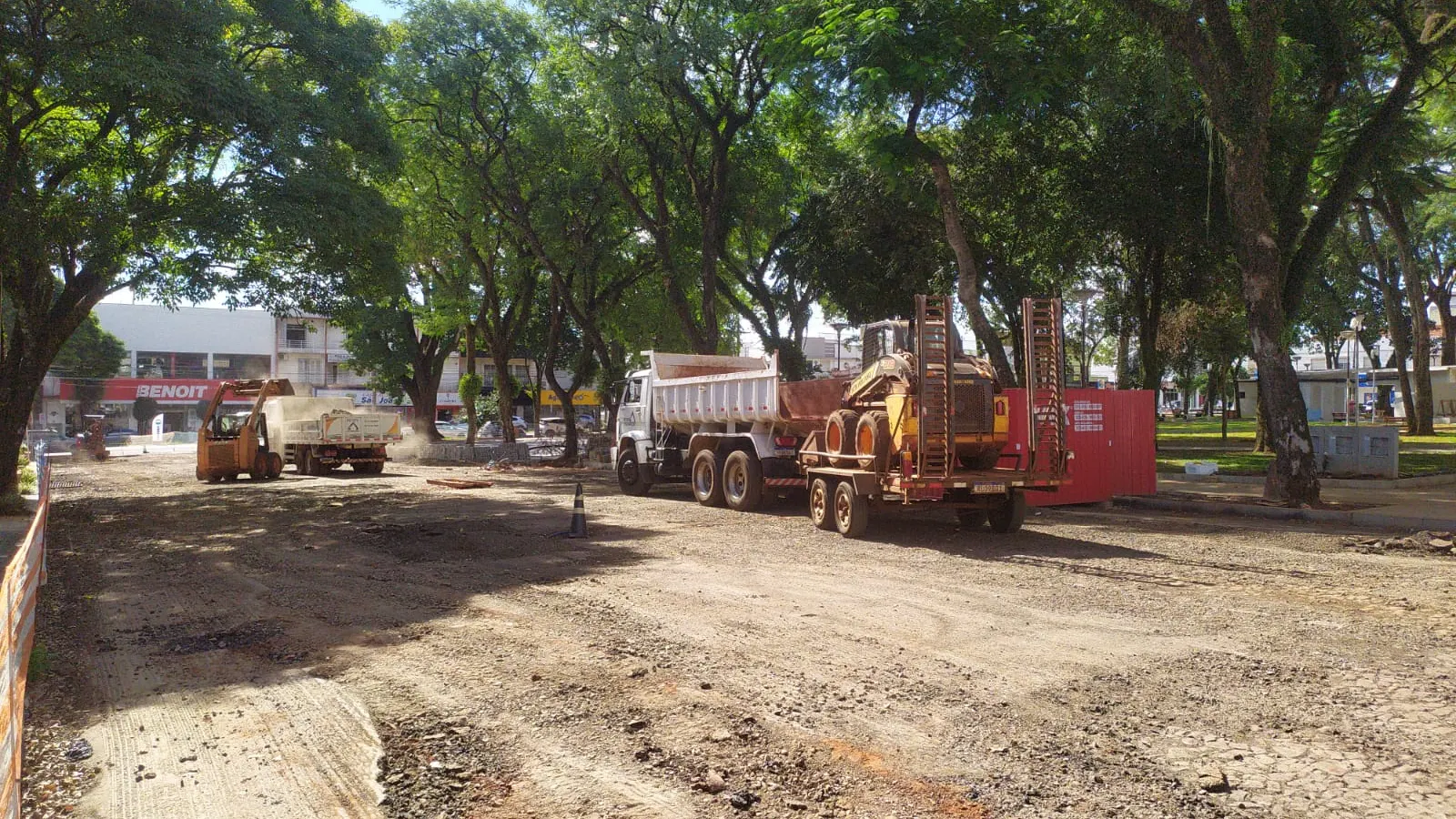 Obra da Praça da Bandeira segue nesta semana e bloqueia trânsito de veículos em Santa Rosa